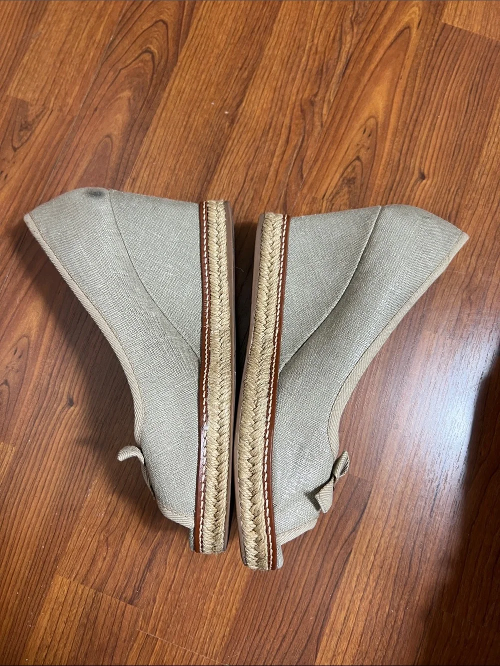 Tory Burch Sz 10.5 M Jackie Wedges Metallic Shimmer Bow Accent Tan/Taupe